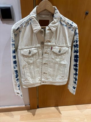 Chaqueta tejana Levi's blanca y azul