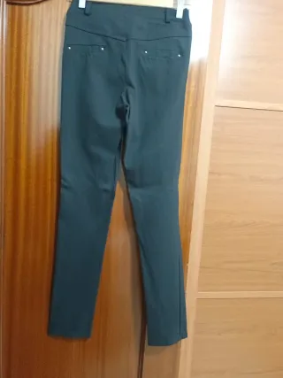 Pantalones marrones ajustados