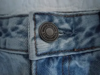 Falda vaquera Stradivarius desgastada