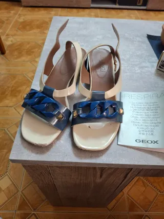 Sandalias GEOX beige y azul
