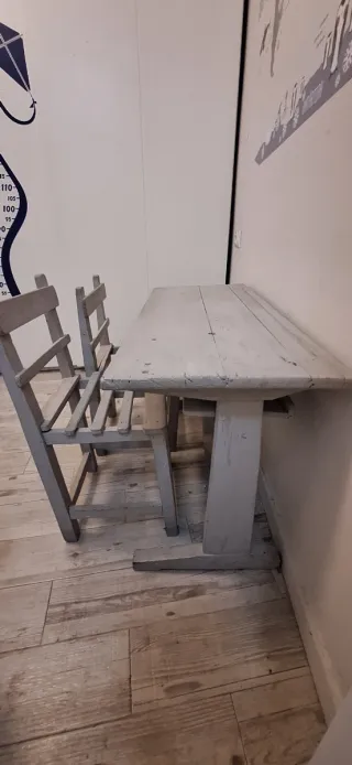 Pupitre madera antiguo + 2 sillas