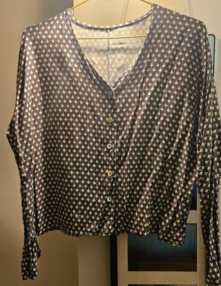 Blusa beige y negra con estampado NUEVA
