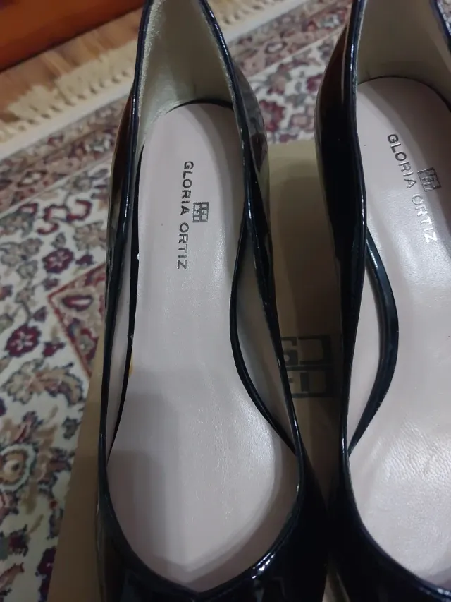 Zapatos de charol Gloria Ortiz negros