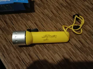 Linterna LED Buceo Amarilla