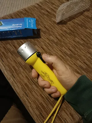 Linterna LED Buceo Amarilla