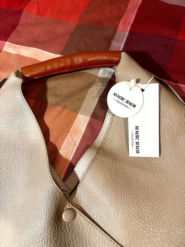 Borsa in pelle beige con manico marrone