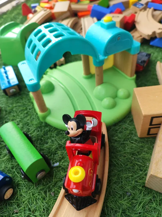 Tramvie in legno e stazione di Mickey