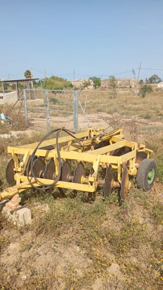 Se ofrece todo tipo de trabajos agrícolas