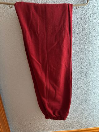 Pantalón chándal rojo con cordón