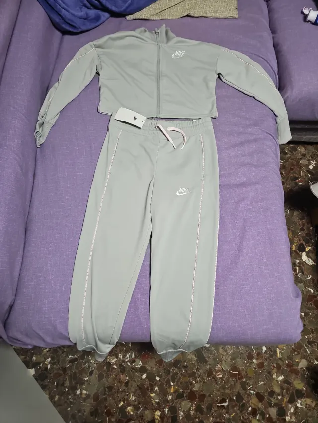 Conjunto Nike gris y rosa
