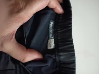 Falda polipiel niña negra