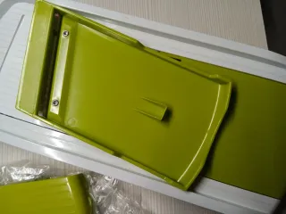 Mandolina nuova mai usata con scatola