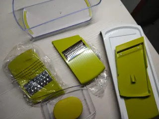 Mandolina nuova mai usata con scatola