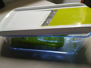 Mandolina nuova mai usata con scatola