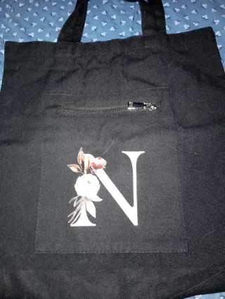 Bolsa de tela negra con cremallera