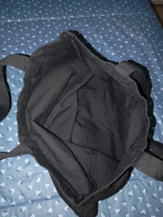 Bolsa de tela negra con cremallera