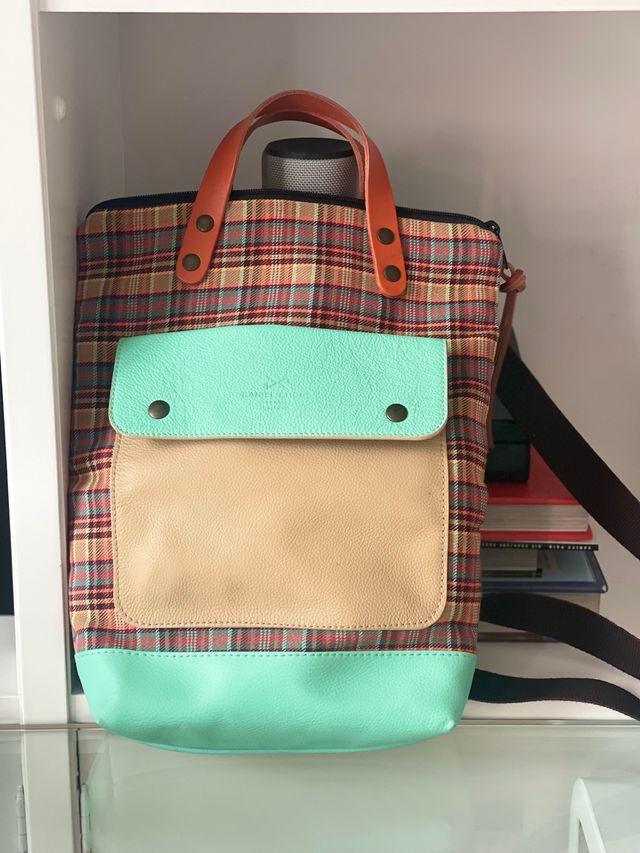 Mochila Daniel Chong multicolor. Cuadros tartán.