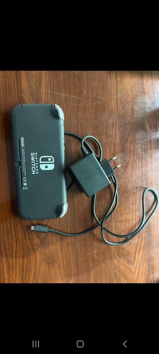 Console Nintendo Switch Lite in ottime condizioni