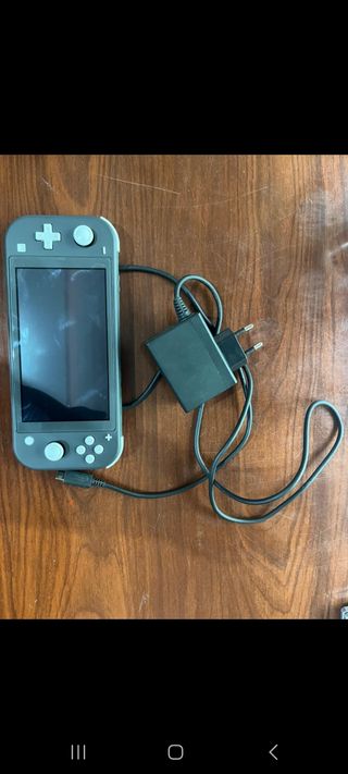 Console Nintendo Switch Lite in ottime condizioni