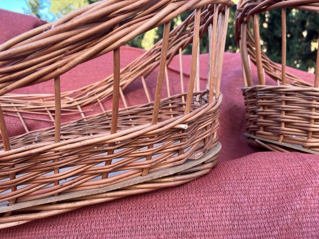 Dos cestas de mimbre