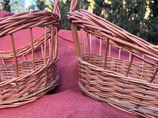 Dos cestas de mimbre