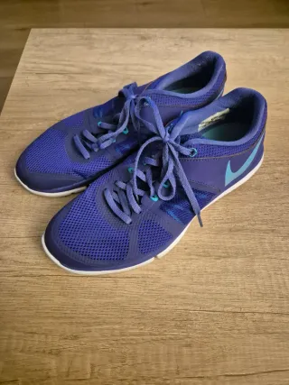 Zapatillas deportivas Nike azules y turquesa