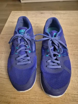 Zapatillas deportivas Nike azules y turquesa