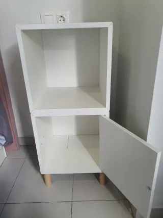 Mesita de noche blanca