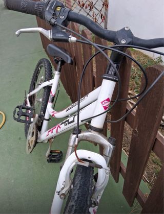 Bicicleta de montaña blanca APEX 4.0