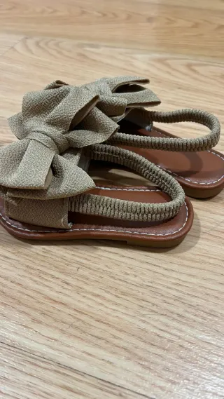 Sandália infantil Shein laço bege