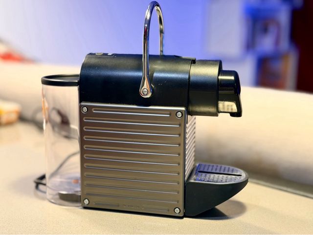 Cafetera Nespresso Krups Pixie Titan