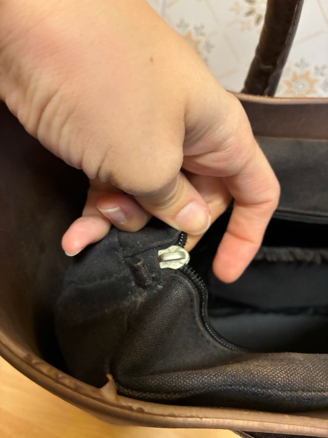 Borsa O bag marrone bronzo con manici neri