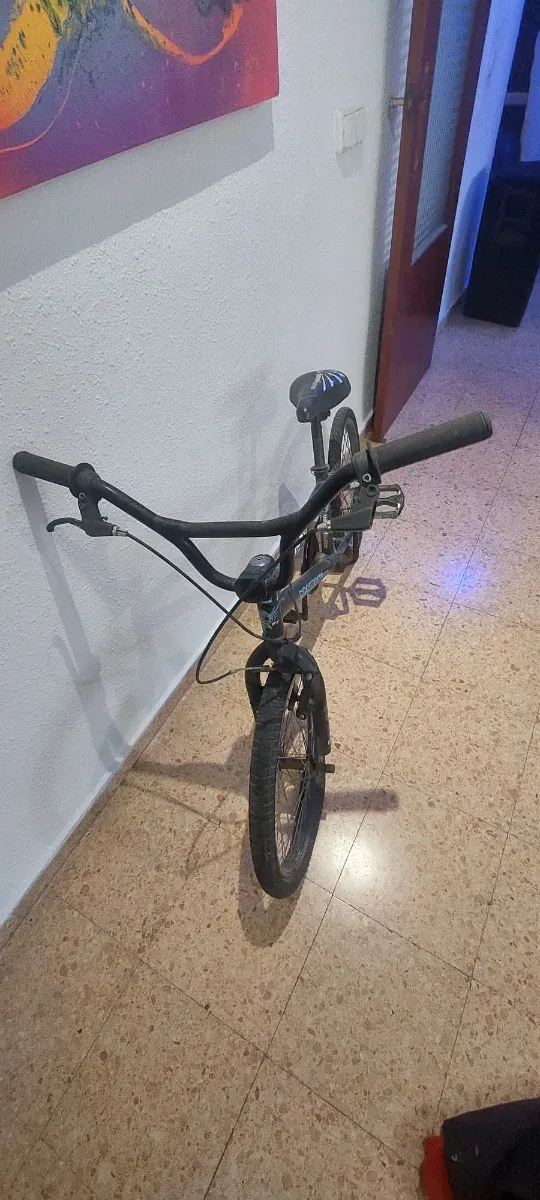 Bicicleta BMX negra