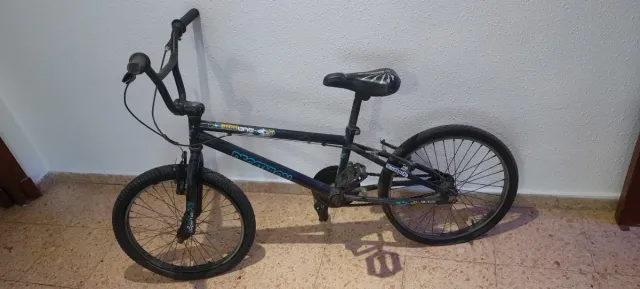 Bicicleta BMX negra