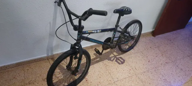 Bicicleta BMX negra