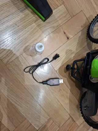 Moto teledirigida con humo