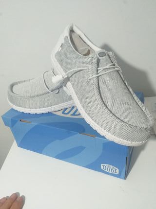 Zapatos Hey Dude gris y  suela  blanca