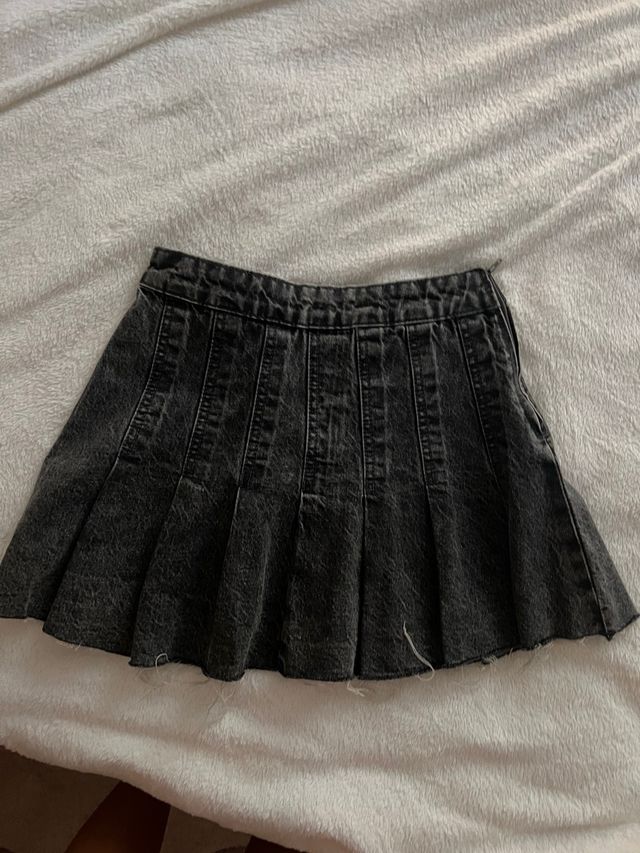 Falda vaquera gris plisada