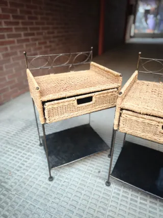 Comodini in vimini e metallo