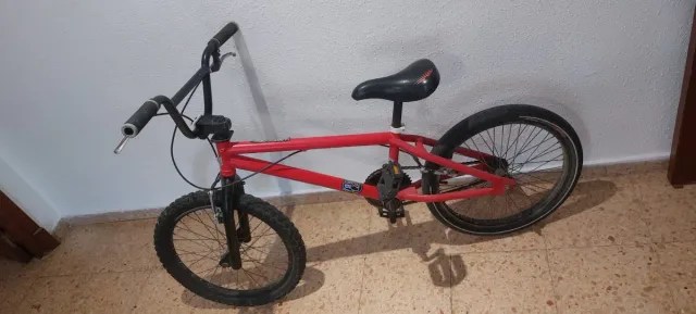Bicicleta BMX Roja