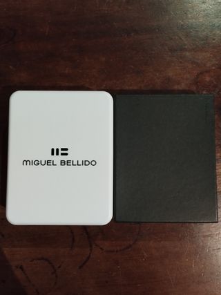 2 cajas carteras Miguel Bellido+Antonio Miró vacia