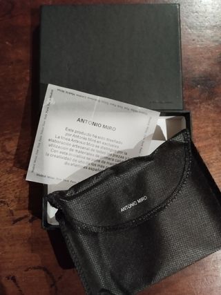 2 cajas carteras Miguel Bellido+Antonio Miró vacia