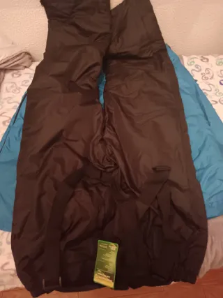 Traje de esquí negro y azul talla XL