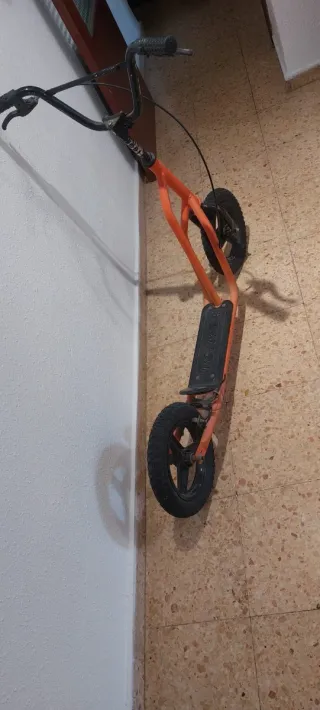 Monopatin naranja