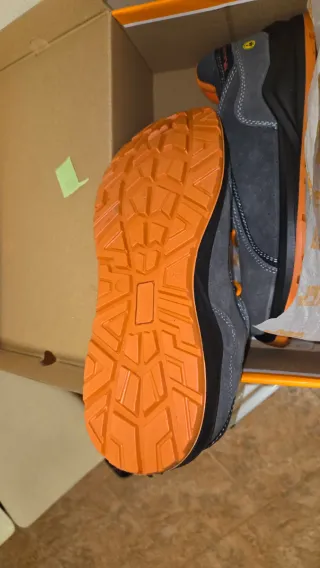 Zapatos de seguridad MPL grises y naranjas