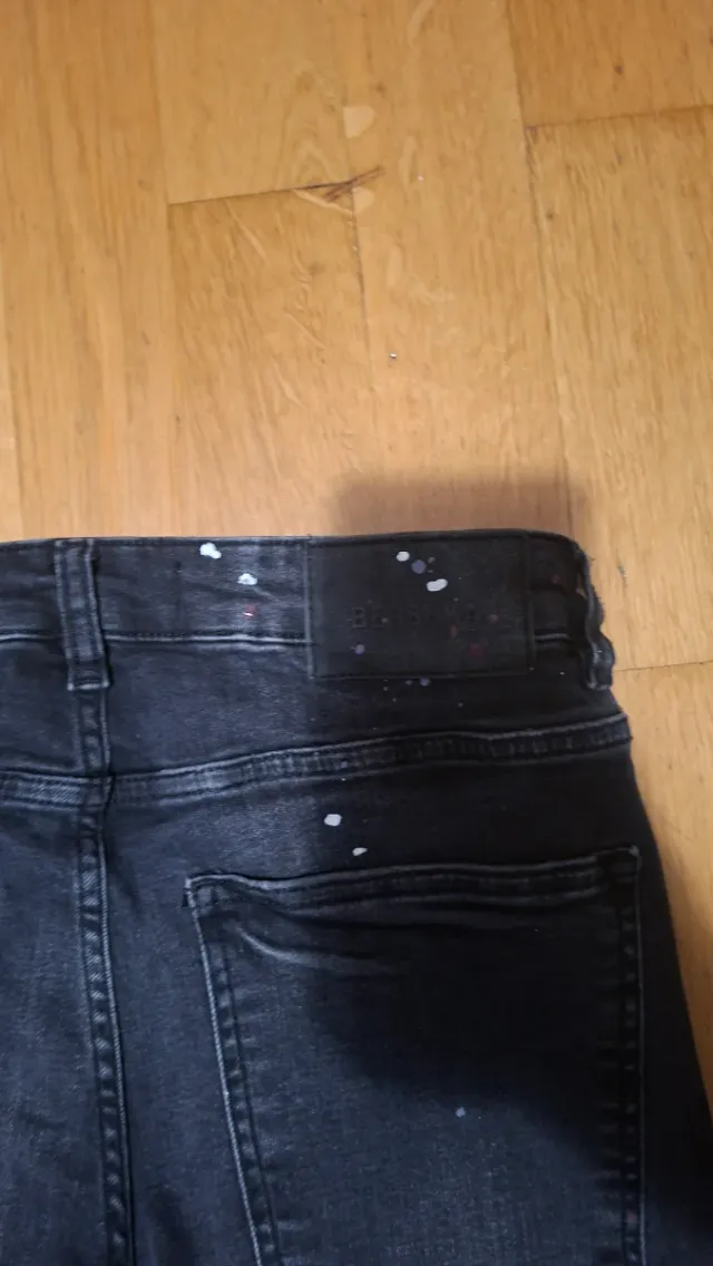 Vaqueros Bershka negros con pintura  Talla 38