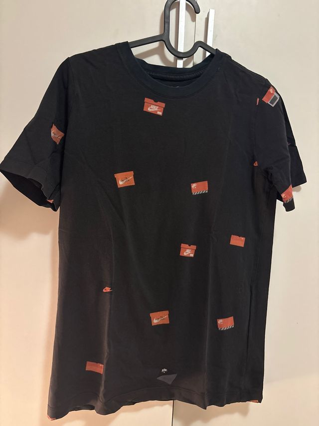 Camiseta Nike Negra Estampada