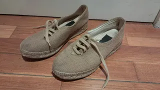 Zapatos de mujer beige y marrón