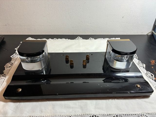 Escribanía de mármol negro y cristal