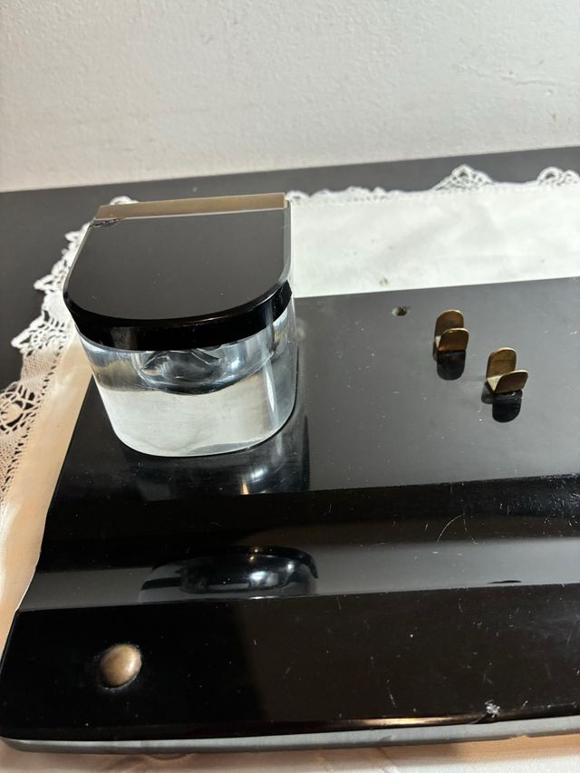 Escribanía de mármol negro y cristal